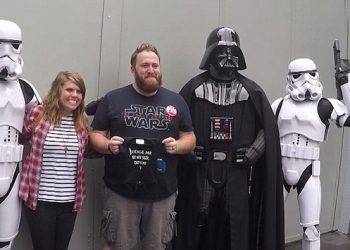 Meglepetés Star Wars fotózáson mondta el, hogy babát vár – videó