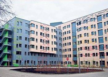Óriási összegért parkolt, miközben a felesége szült