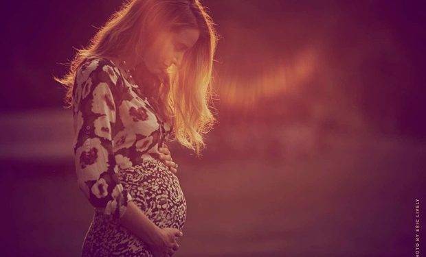 Első babáját várja Blake Lively – pocakos fotó