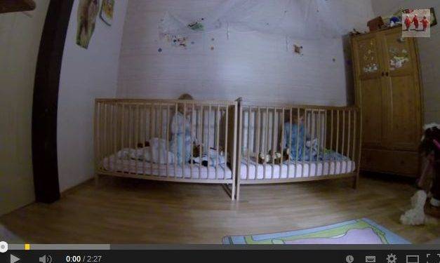 Titokban a gyerekszobában…. – videó