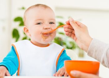 A hozzátáplálás kezdete – állag, mennyiség, gyakoriság