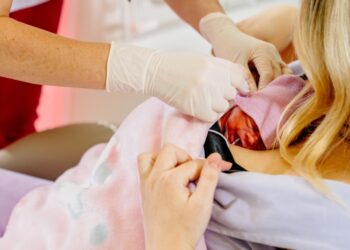 Az érintés minden babának nagyon fontos