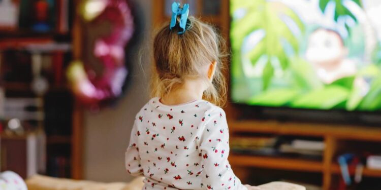 Ennyit tévézhet egy kisgyerek
