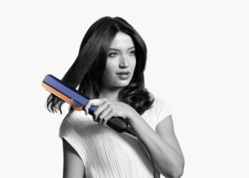 Egyenesítsd ki a hajad a Dyson AirstraitTM nedves-száraz hajvasalójával!
